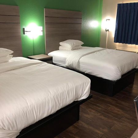 Travelers Inn And Suites Wharton Екстер'єр фото
