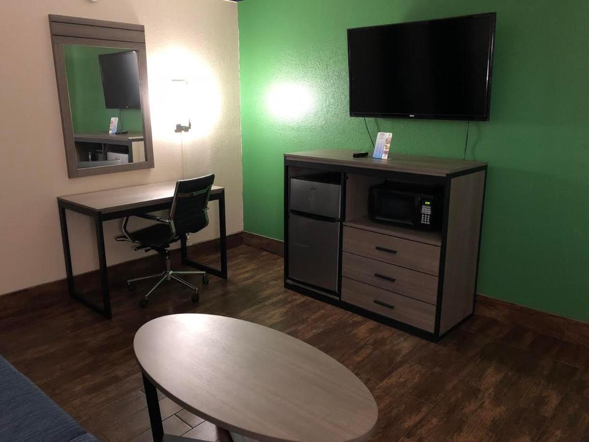 Travelers Inn And Suites Wharton Екстер'єр фото