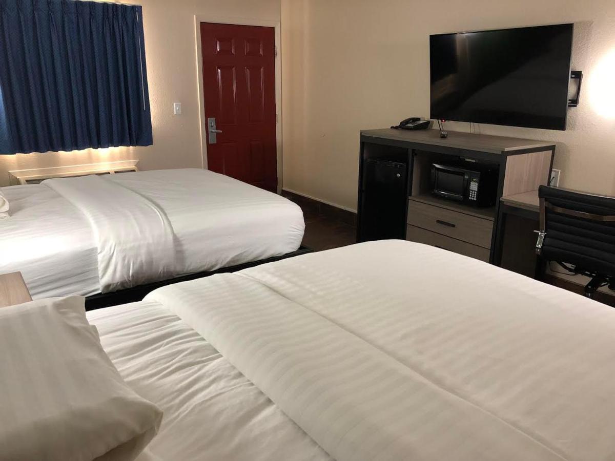 Travelers Inn And Suites Wharton Екстер'єр фото