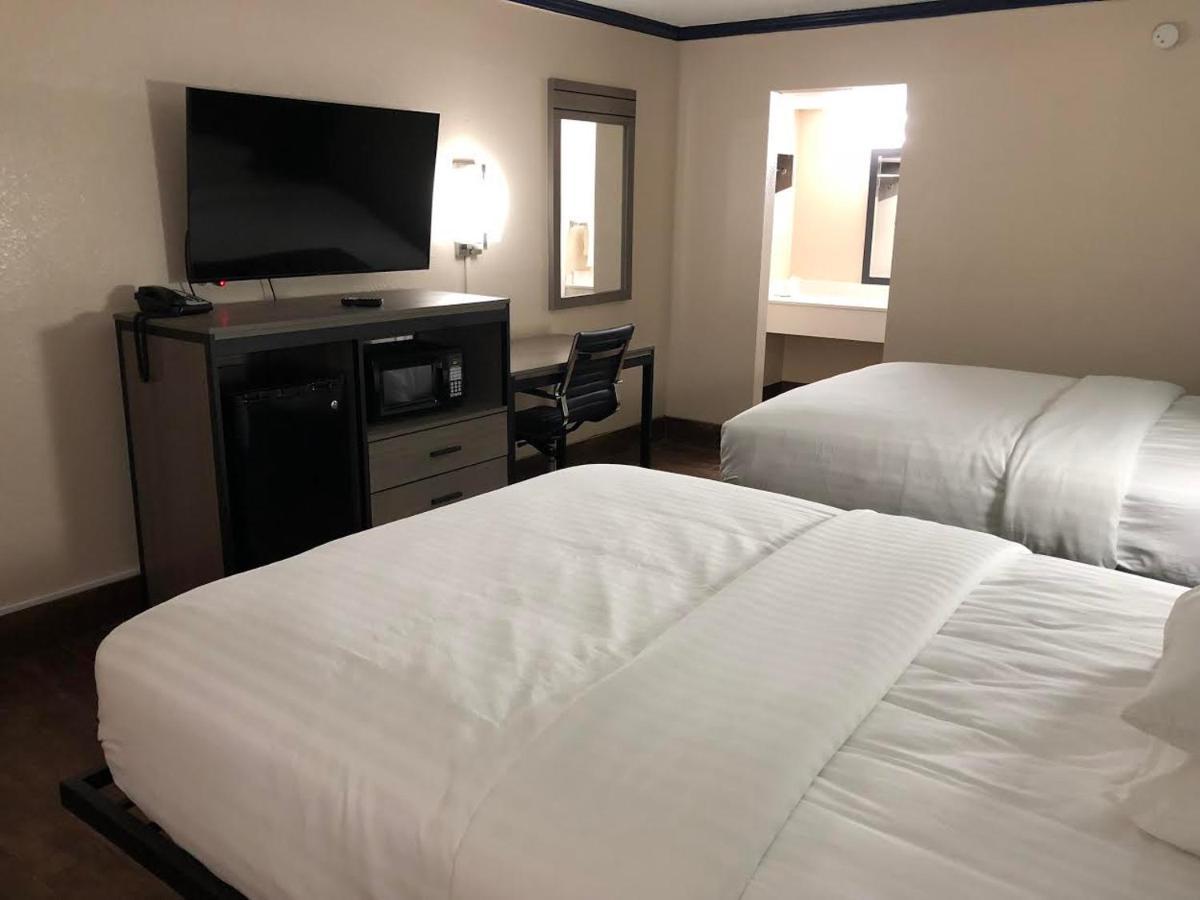 Travelers Inn And Suites Wharton Екстер'єр фото